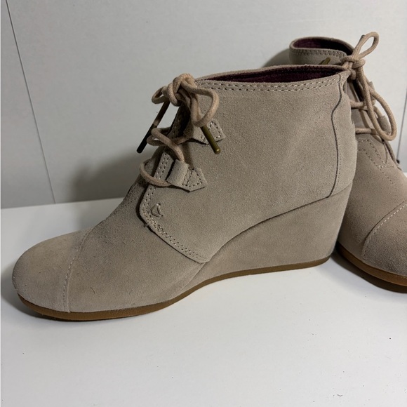 Toms Women's Taupe Lace-Up Wedges - Picture 6 of 13